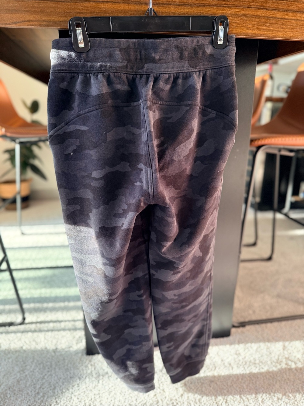 Lululemon Women’s Black gray Camo Jogger Sweatpants size 4 great used condition. - Picture 7 of 8